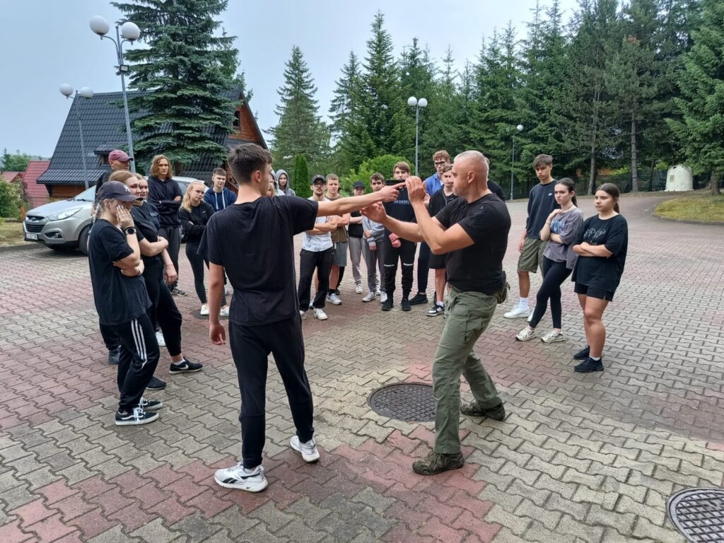 Szkolenie z walki w bliskim kontakcie.